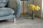 Кварцвиниловый SPC ламинат Vinilam Ceramo Stone Цемент Светлый 71614 940×470×6 — изображение 2