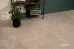 Кварцвиниловый SPC ламинат Vinilam Ceramo Stone Бетон Белый 71615 940×470×6 — изображение 2