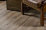 Кварцвиниловый SPC ламинат Vinilam Ceramo XXL Дуб Женева 8870-EIR 1520×225×5,5 — изображение 6